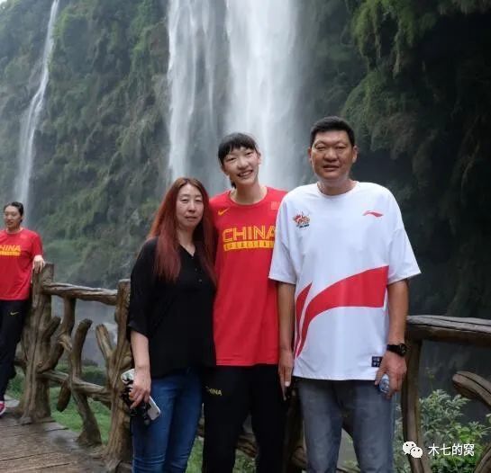 书画协会的其他人见到这样的一幕，更是眼热不已。